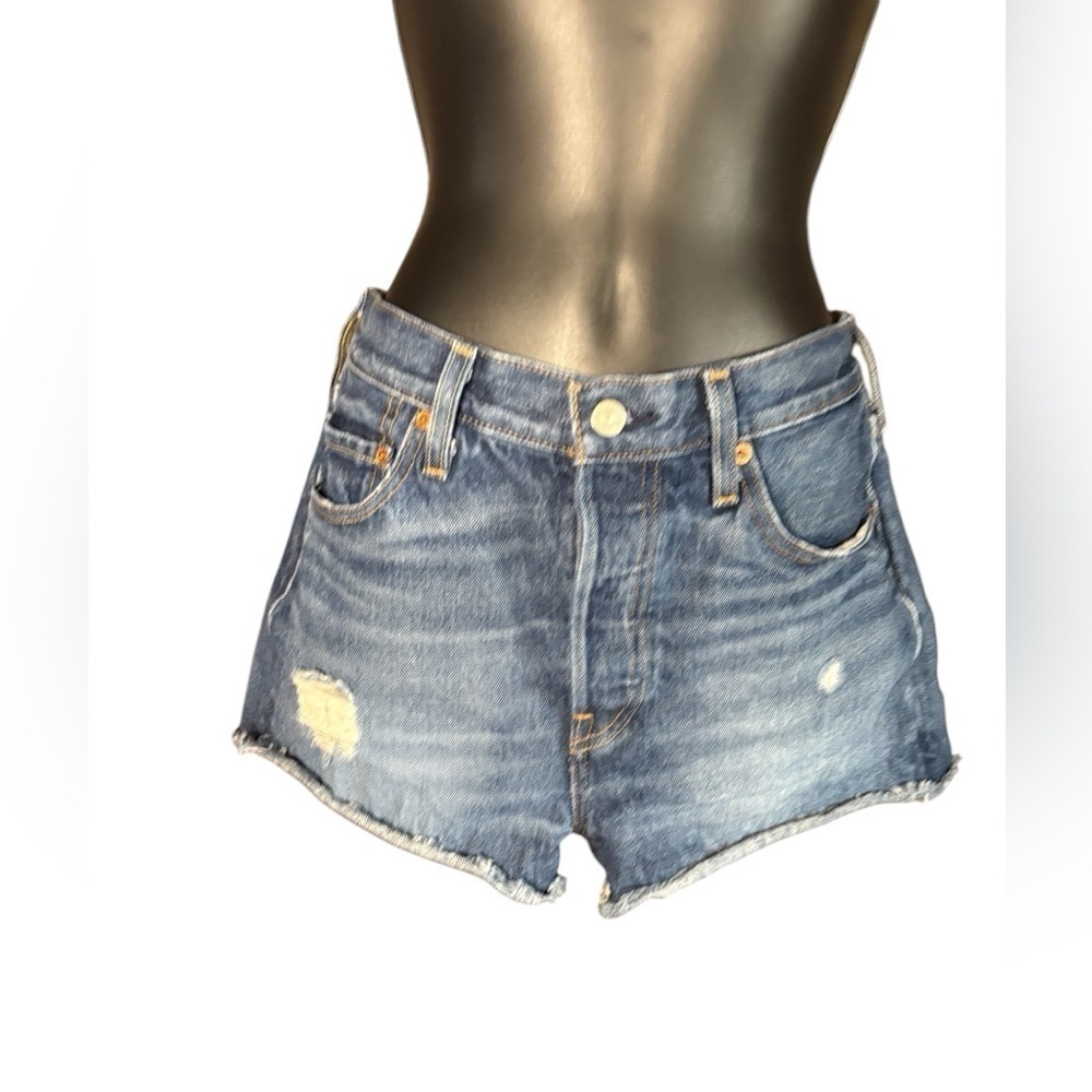 Levi’s 501® ORIGINAL FIT HIGH RISE WOMEN'S SHORTS in dark wash sz w28 preloved